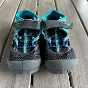 OshKosh B'gosh Gray & Blue Rubber Soled Water Shoes with Velcro Straps size 10